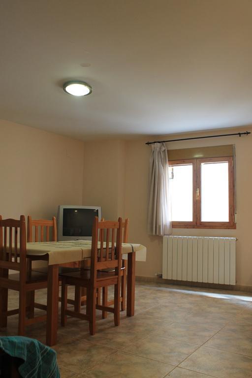 Apartamentos Turísticos Rosario Camarena de la Sierra Habitación foto