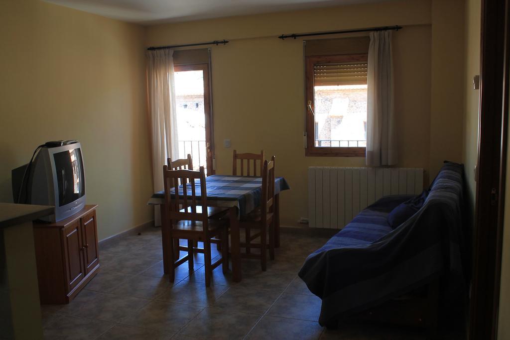 Apartamentos Turísticos Rosario Camarena de la Sierra Habitación foto