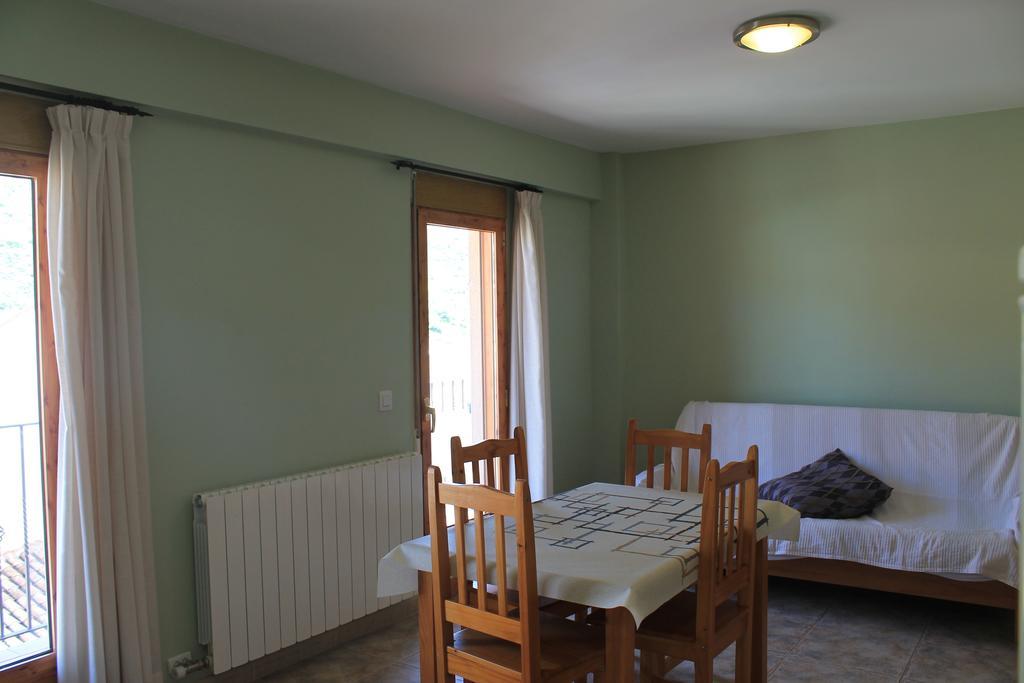 Apartamentos Turísticos Rosario Camarena de la Sierra Habitación foto