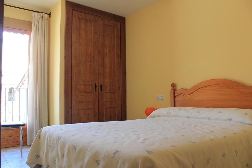 Apartamentos Turísticos Rosario Camarena de la Sierra Habitación foto