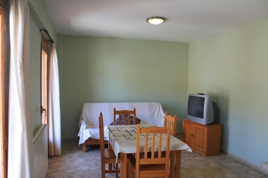 Apartamentos Turísticos Rosario Camarena de la Sierra Habitación foto